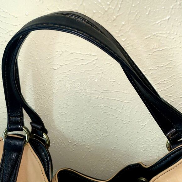 Liz Clairborne Leanne 4 Poster Shoulder Bag Tan and Black - Picture 4 of 12